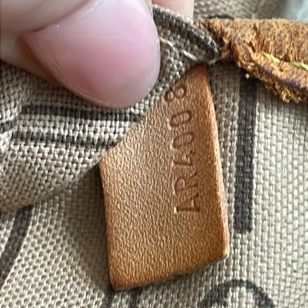 Louis Vuitton MM Neverfull - Picture 12 of 17